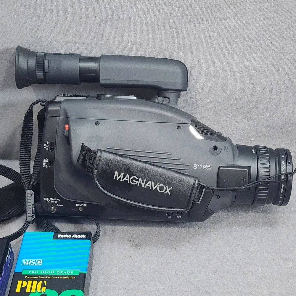 Magnavox EasyCam VHS-C Camcorder CVN610AV01 8:1 Zoom Vintage Video Not Tested
